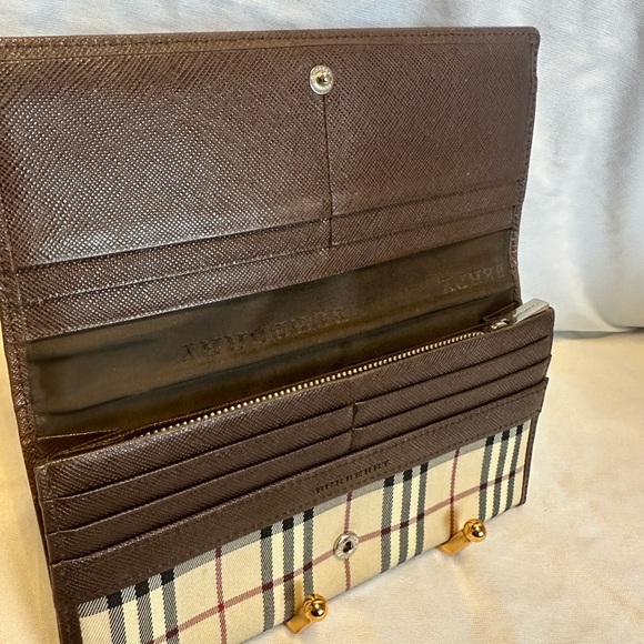 Pre-loved. EUC Burberry Brown Canvas Leather Nova Check Long Wallet. Flaws shown - Picture 9 of 13